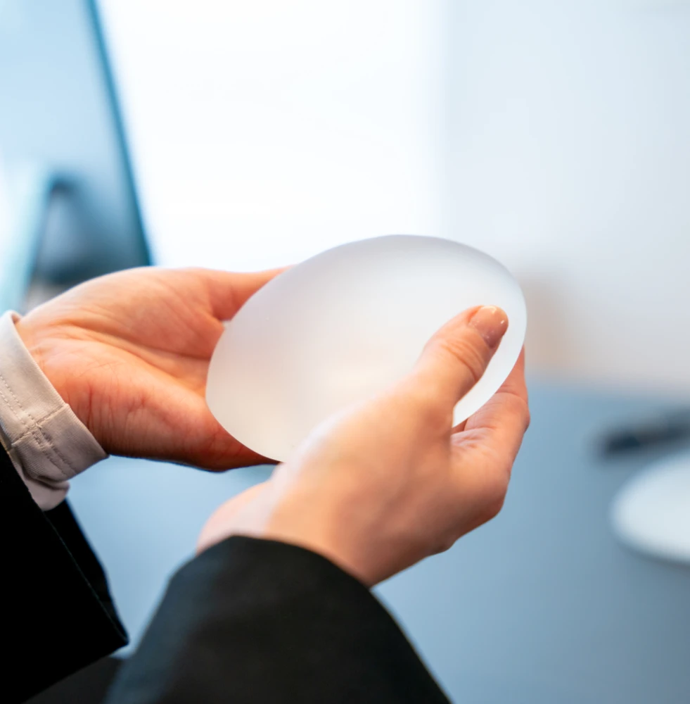 motiva implantat in hand motiva implantat in hand